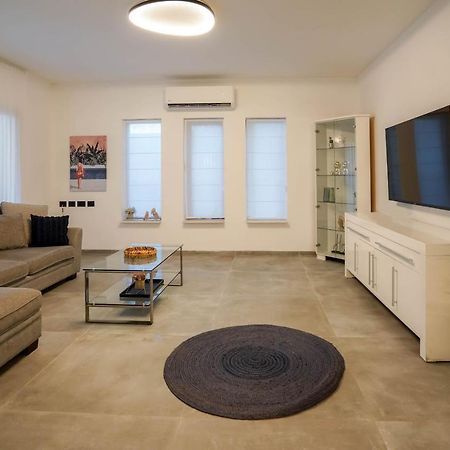 וילה רוני בריכה מחוממת Villa Roni Heated Pool Ejlat Exteriér fotografie